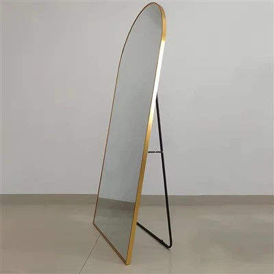 Spiegel met boogvormige bovenkant en volledige lengte